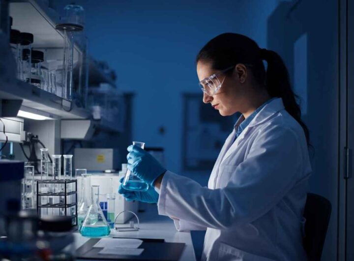 8390_1_scienziata_in_laboratorio-ilcorrieredisicilia.it
