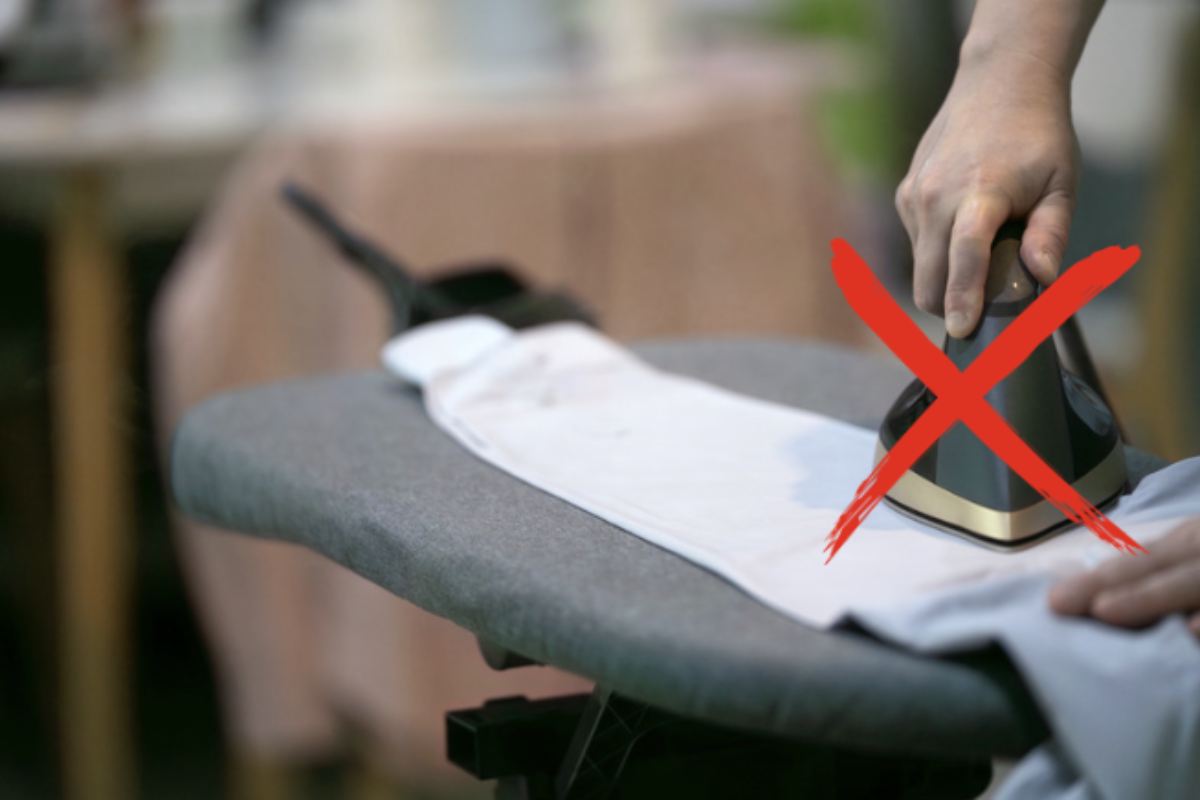 L’idea di rinunciare al ferro da stiro può sembrare difficile, ma in realtà esistono molti trucchi per evitare le pieghe e mantenere i tessuti in ordine senza fatica: